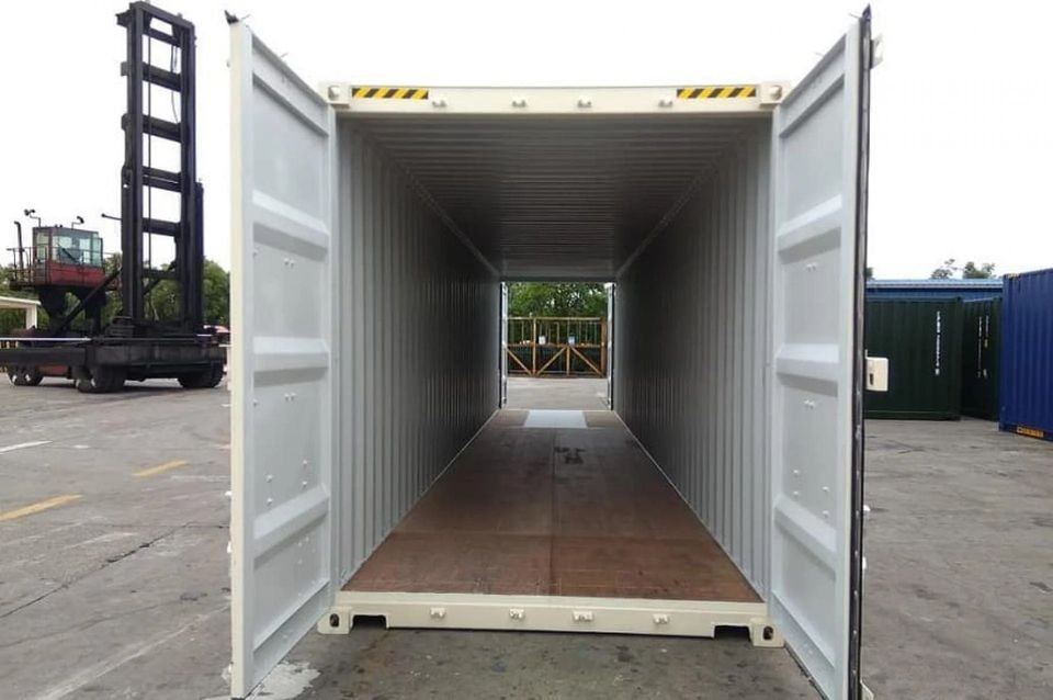 BRAND NEW 40 FT SHIPPING CONTAINERS 3 BRAND NEW 40 FT SHIPPING CONTAINERS - Image 3